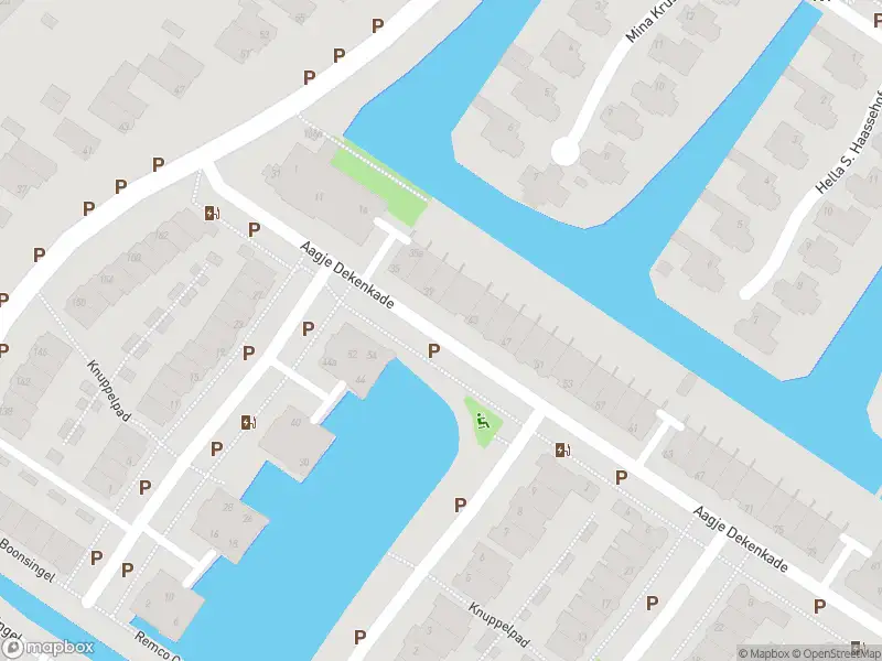 Ambulance met gepaste spoed naar de Aagje Dekenkade in Voorschoten