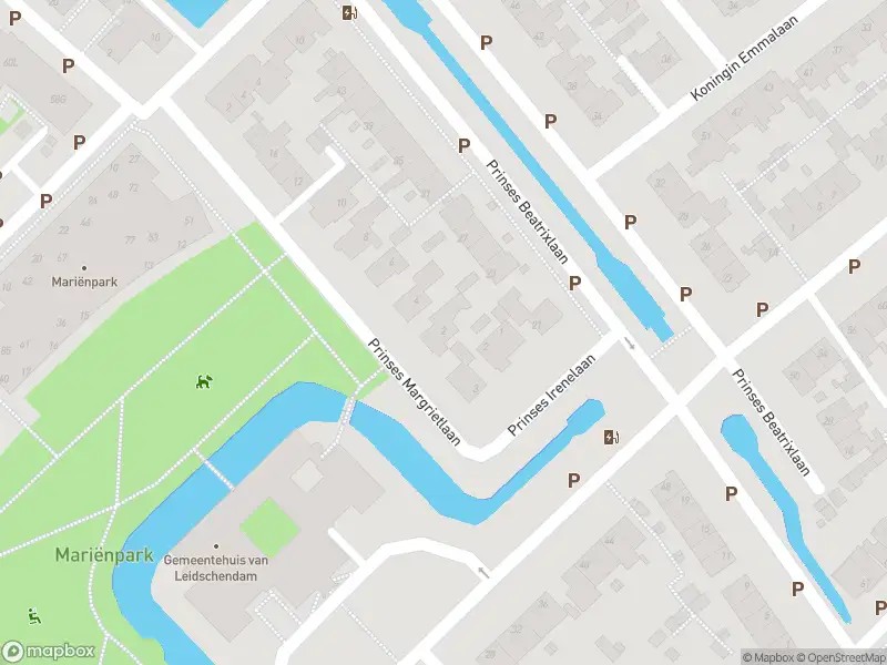 Ambulance met grote spoed naar de Prinses Margrietlaan in Leidschendam