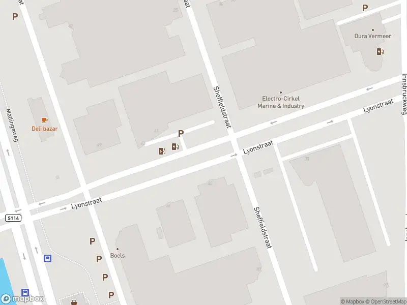 Ambulance met grote spoed naar de Lyonstraat in Rotterdam