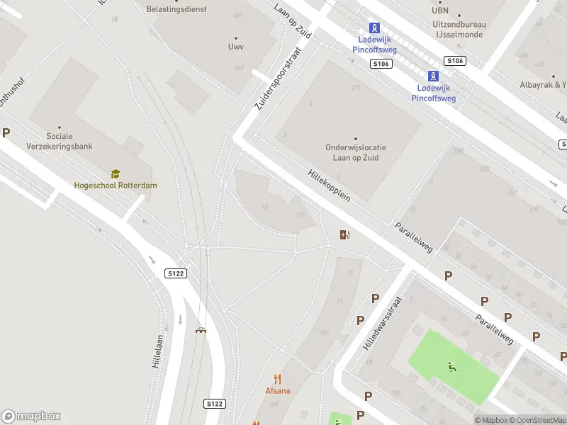 Ambulance met grote spoed naar de Hillekopplein in Rotterdam