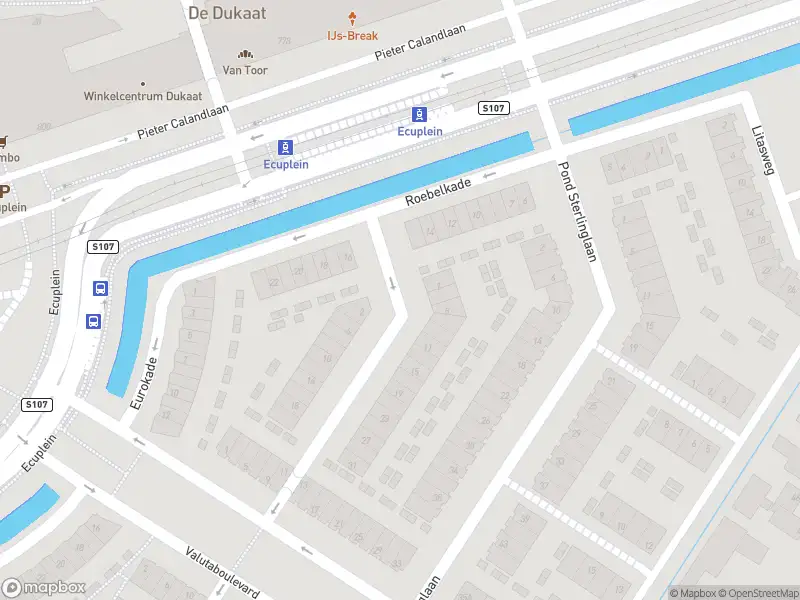 Ambulance met grote spoed naar de Kroonweg in Amsterdam