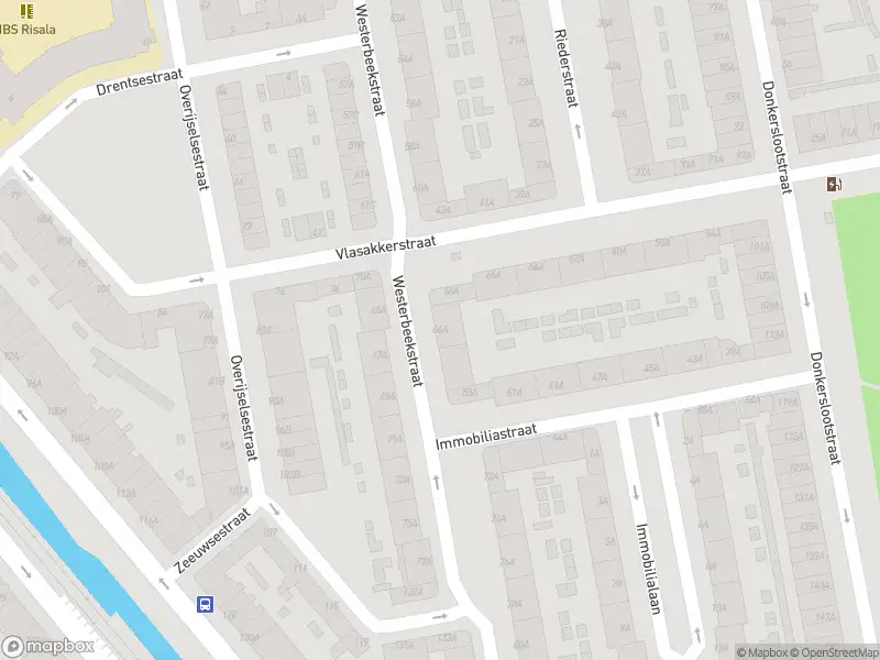 Ambulance met gepaste spoed naar de Westerbeekstraat in Rotterdam