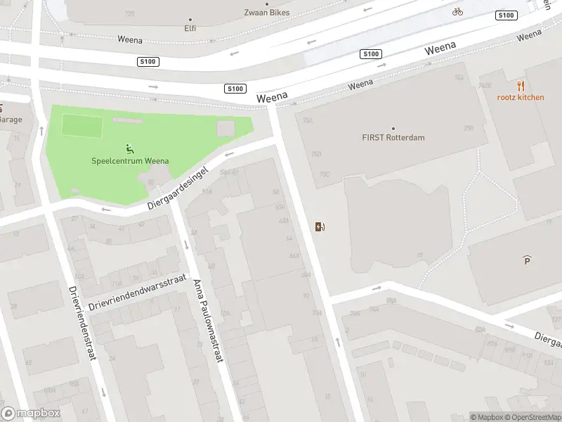 Ambulance met grote spoed naar de Diergaardesingel in Rotterdam