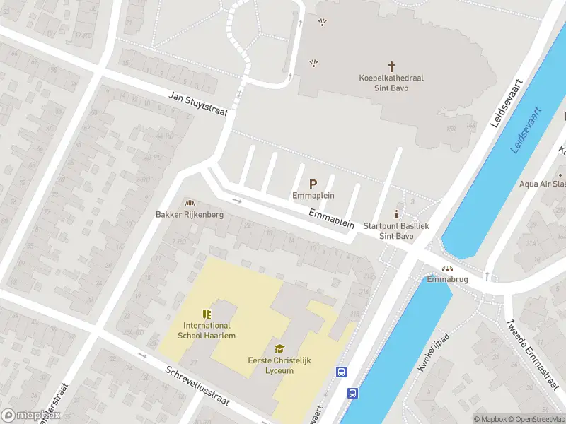 Ambulance naar de Emmaplein in Haarlem