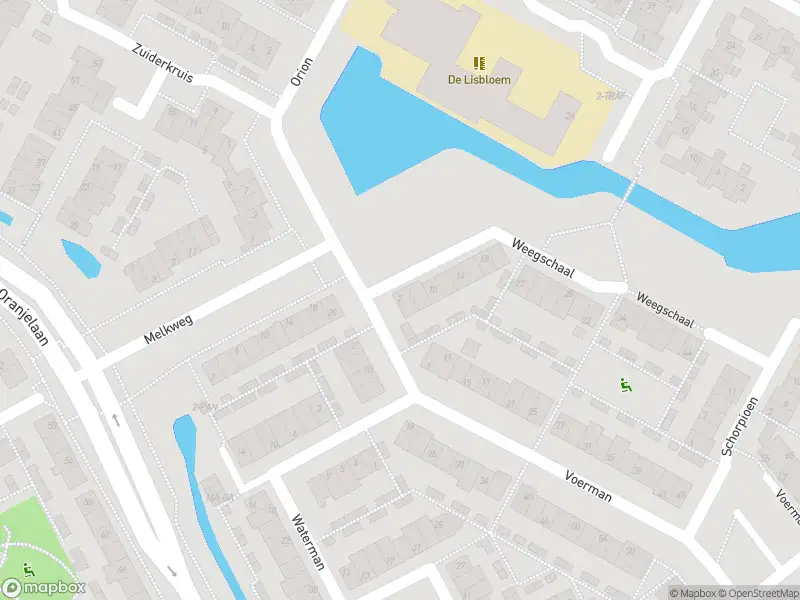 Ambulance met grote spoed naar de Weegschaal in Lisse