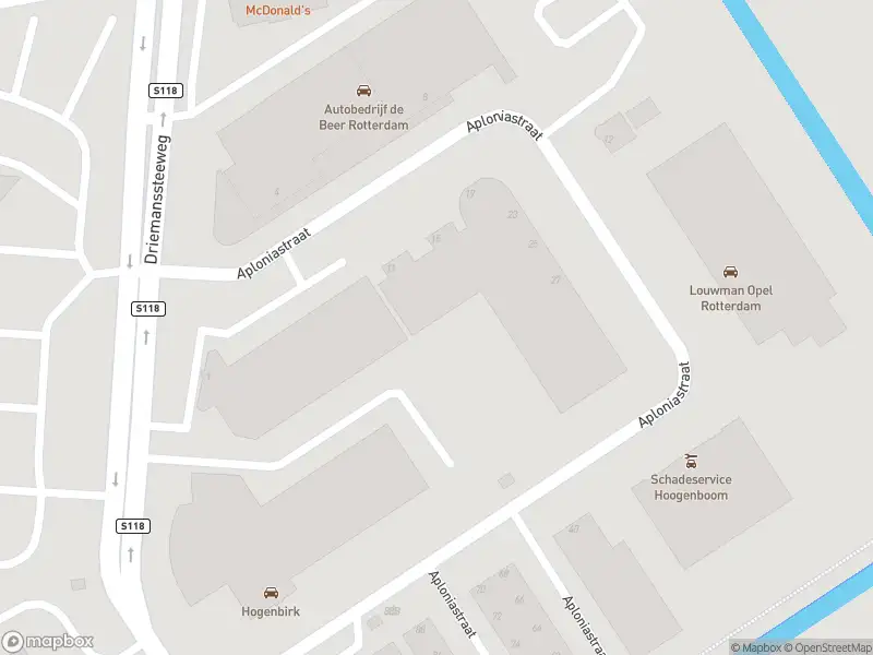 Ambulance met grote spoed naar de Aploniastraat in Rotterdam