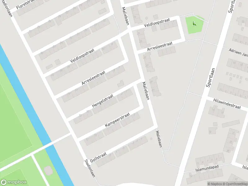 Ambulance met gepaste spoed naar de Hengelstraat in Rotterdam