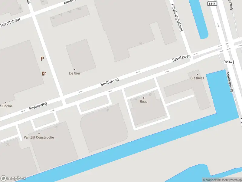 Ambulance met gepaste spoed naar de Sevillaweg in Rotterdam