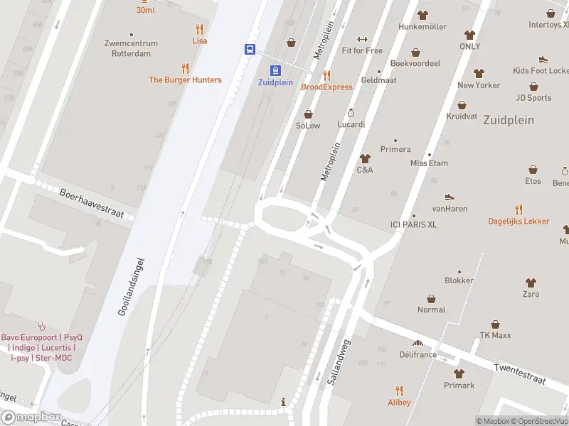 Ambulance met gepaste spoed naar de Metroplein in Rotterdam