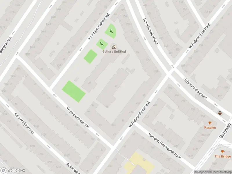 Ambulance met grote spoed naar de Willebrordusstraat in Rotterdam