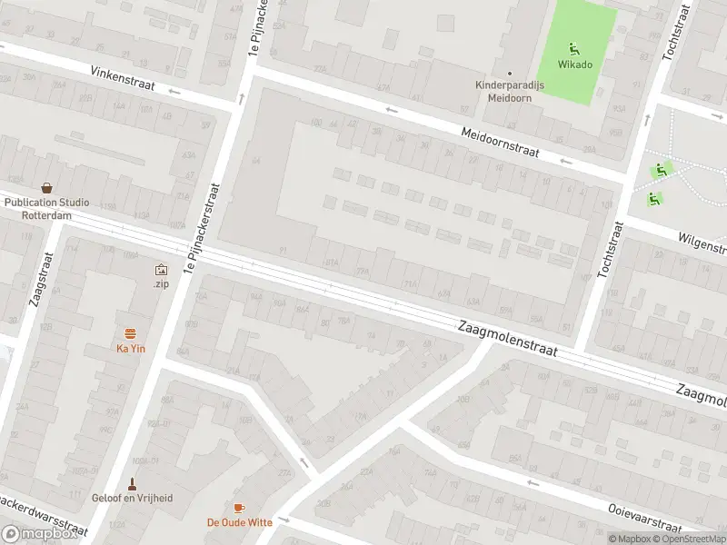 Ambulance met grote spoed naar de Zaagmolenstraat in Rotterdam