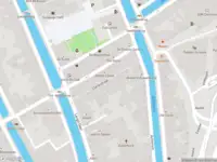 Ambulance met grote spoed naar de Clarenstraat in Delft