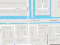 Brandweer met gepaste spoed naar de Wethouder van Damlaan in Wilnis vanwege waarnemen gaslucht