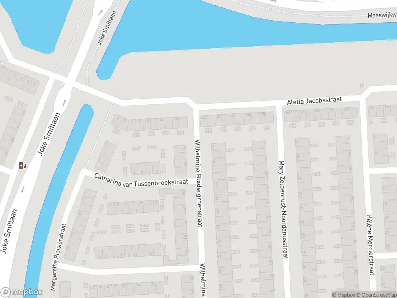 Ambulance met gepaste spoed naar de Wilhelmina Bladergroenstraat in Spijkenisse