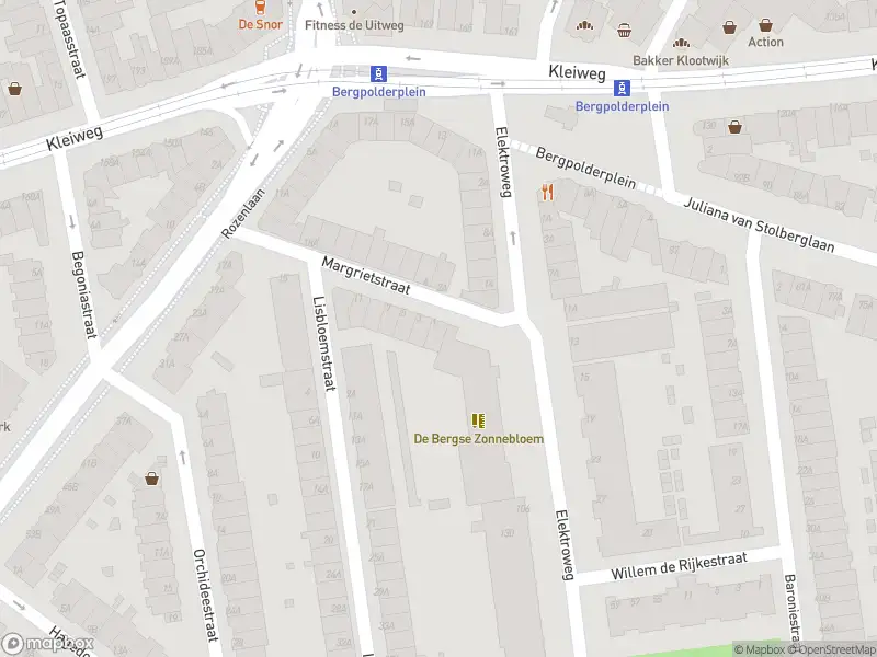 Ambulance met gepaste spoed naar de Margrietstraat in Rotterdam