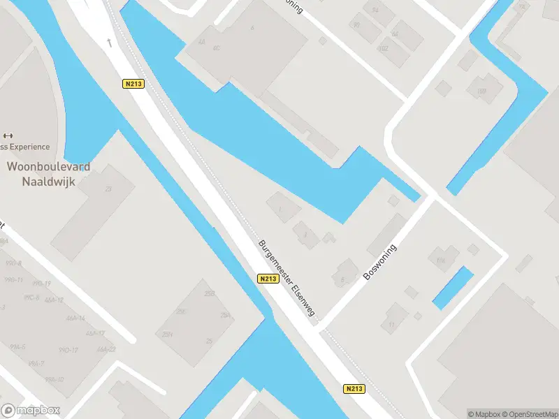 Brandweer met gepaste spoed naar de Burgemeester Elsenweg in Honselersdijk vanwege een buitenbrand