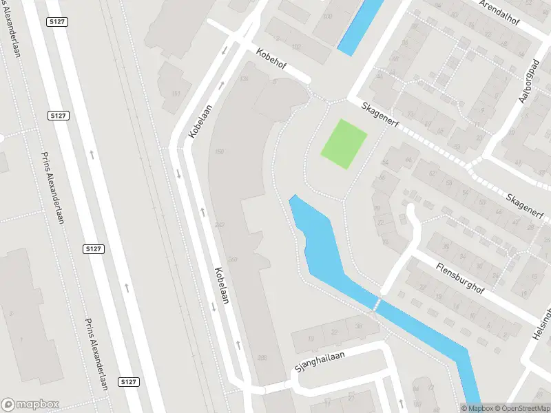 Ambulance met gepaste spoed naar de Kobelaan in Rotterdam