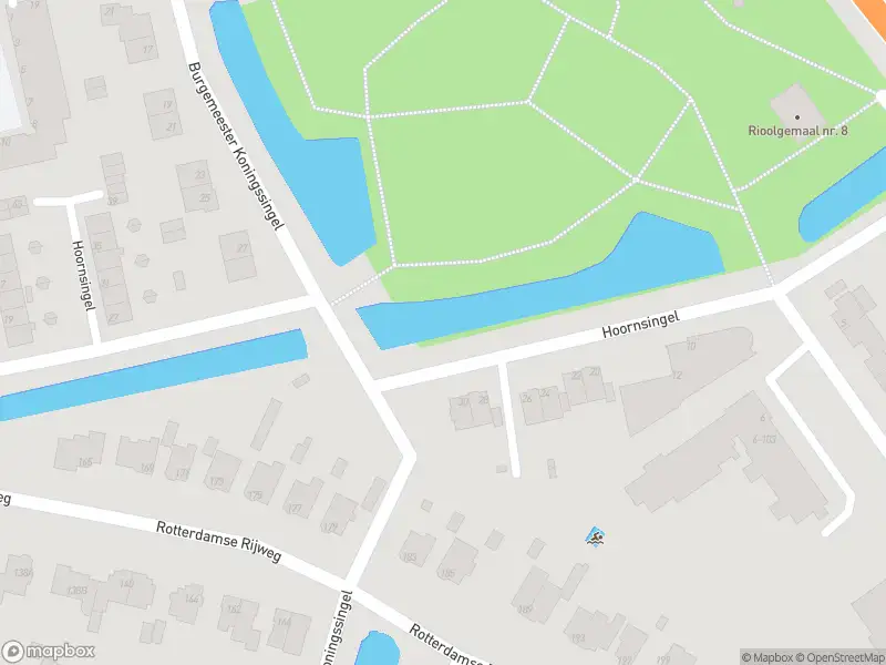 Ambulance met grote spoed naar de Hoornsingel in Rotterdam