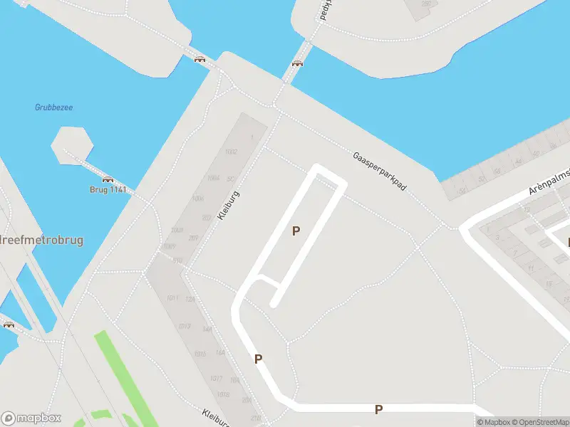 Ambulance met grote spoed naar de Kleiburg in Amsterdam