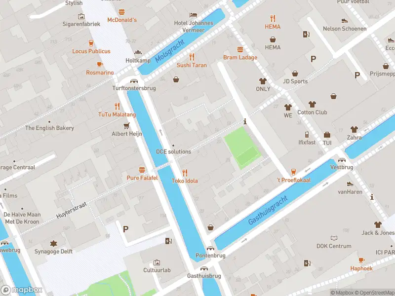 Ambulance met gepaste spoed naar de Pieterstraat in Delft