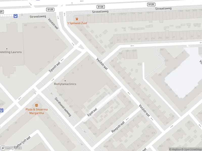 Ambulance met grote spoed naar de Strevelsweg in Rotterdam