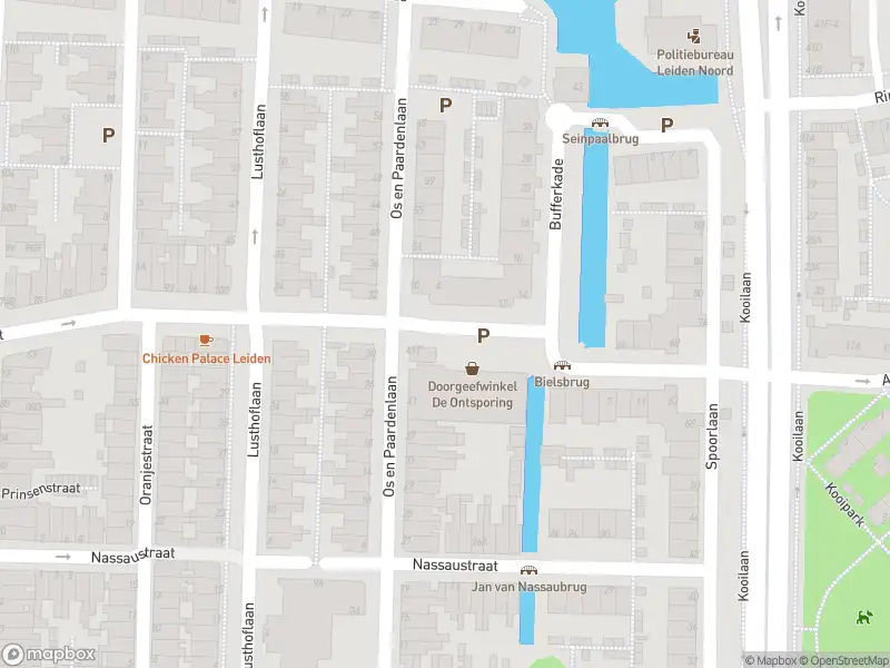 Ambulance met grote spoed naar de Bielsenstraat in Leiden