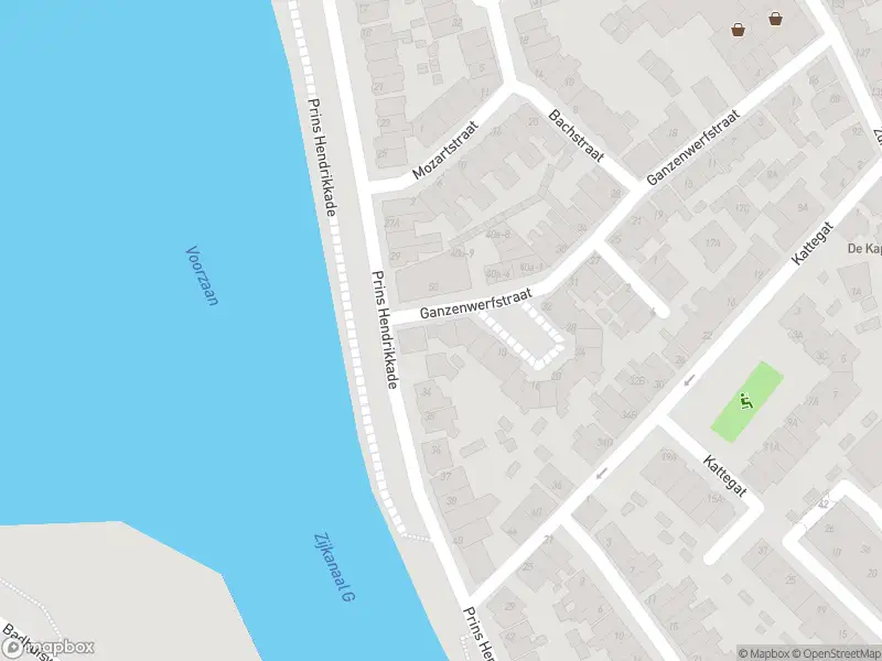 Ambulance met gepaste spoed naar de Prins Hendrikplantsoen in Zaandam