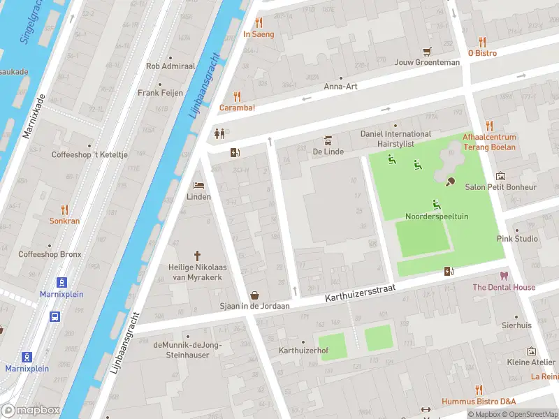 Ambulance met gepaste spoed naar de Karthuizersdwarsstraat in Amsterdam