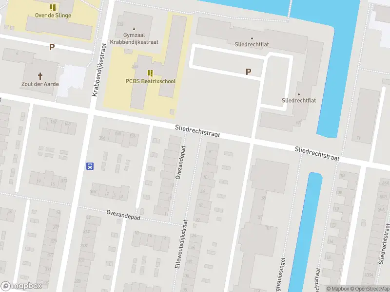 Ambulance met gepaste spoed naar de Ellewoutsdijkstraat in Rotterdam