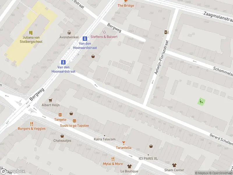 Ambulance met grote spoed naar de Gerard Scholtenstraat in Rotterdam