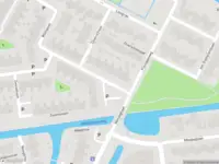 Ambulance met grote spoed naar de Kalmoes in Alblasserdam