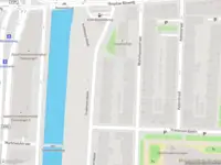 Ambulance met grote spoed naar de Vredenoordkade in Rotterdam