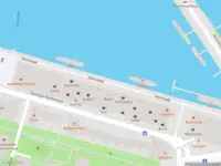 Ambulance met grote spoed naar de Veemkade in Amsterdam