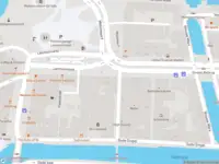 Ambulance met gepaste spoed naar de Lammermarkt in Leiden