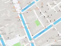 Ambulance met gepaste spoed naar de Pieterstraat in Delft