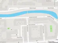 Ambulance met grote spoed naar de Spiegelnisserkade in Rotterdam