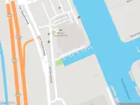 Ambulance met gepaste spoed naar de Joan Muyskenweg in Amsterdam