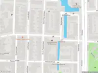 Ambulance met grote spoed naar de Bielsenstraat in Leiden