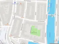 Ambulance met grote spoed naar de 3e Schansstraat in Rotterdam