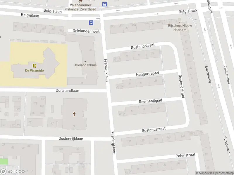 Ambulance met gepaste spoed naar de Hongarijepad in Haarlem