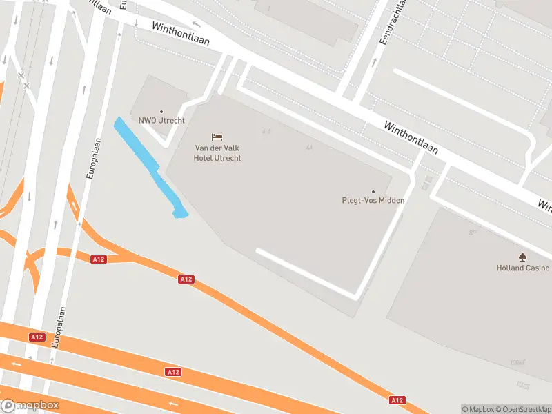 Politie naar de Winthontlaan in Utrecht vanwege personen te water