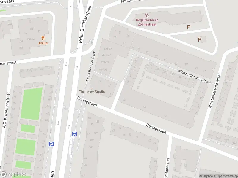 Ambulance met gepaste spoed naar de Nico Andriessenstraat in Haarlem