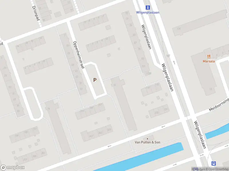 Ambulance met grote spoed naar de Oppenheimstraat in Rotterdam