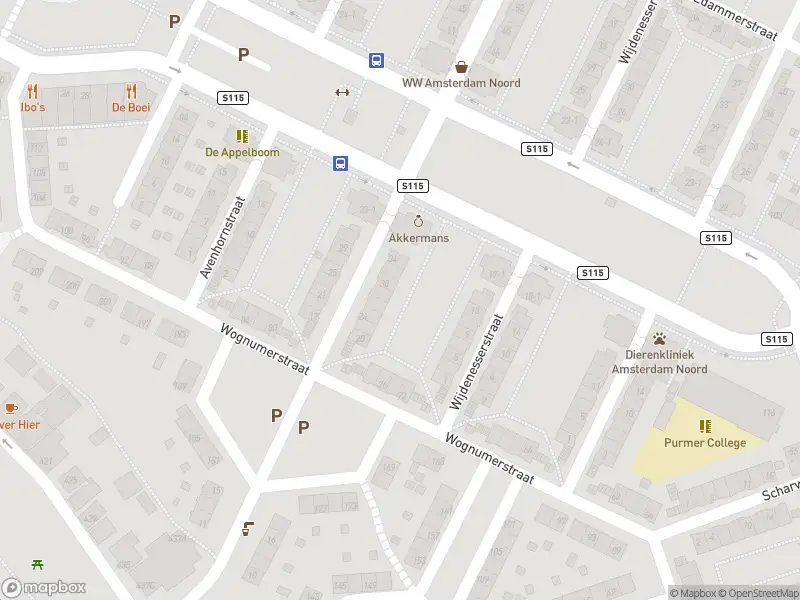 Ambulance met grote spoed naar de Monnikendammerweg in Amsterdam