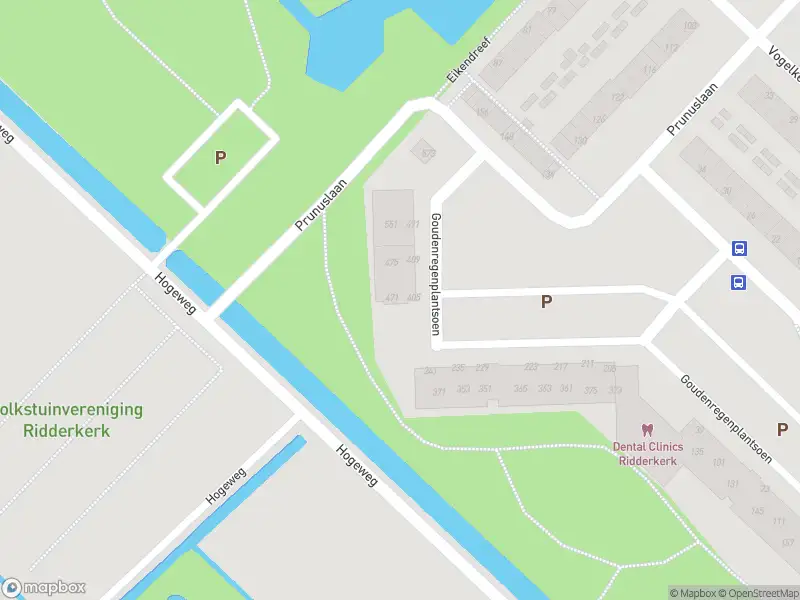 Ambulance met grote spoed naar de Goudenregenplantsoen in Ridderkerk