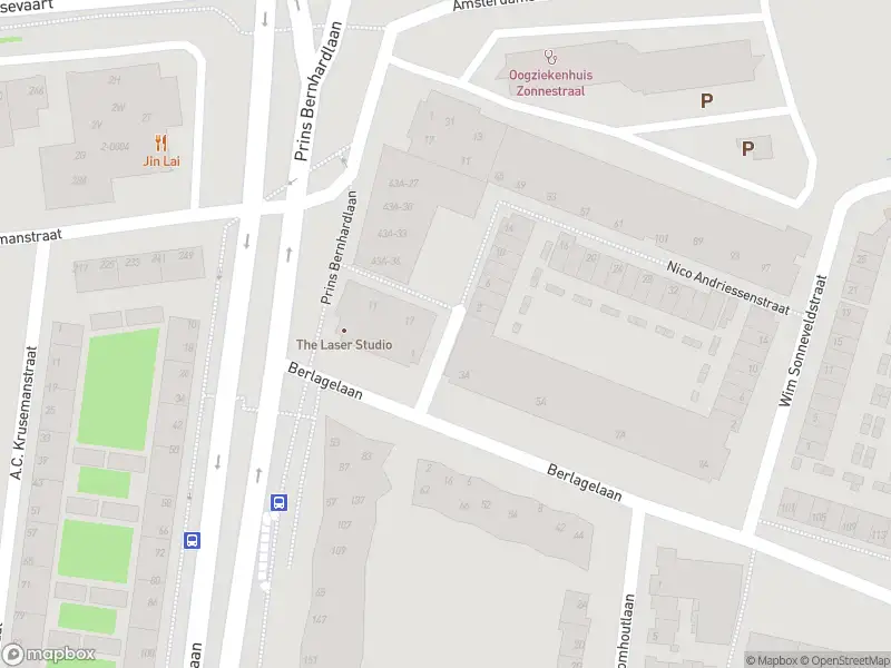 Ambulance met grote spoed naar de Nico Andriessenstraat in Haarlem