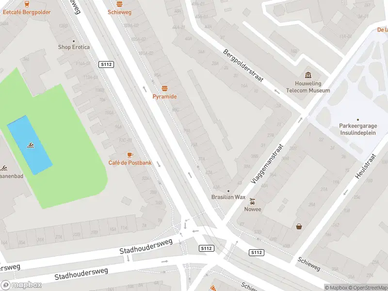 Ambulance met gepaste spoed naar de Schieweg in Rotterdam