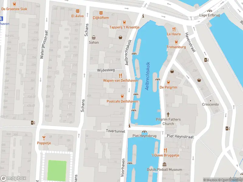 Ambulance met gepaste spoed naar de Aelbrechtskolk in Rotterdam