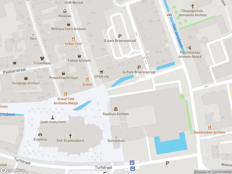 Politie naar de Beekstraat in Arnhem