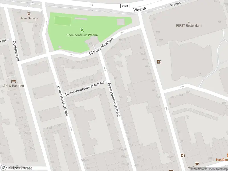 Ambulance met grote spoed naar de Anna Paulownastraat in Rotterdam